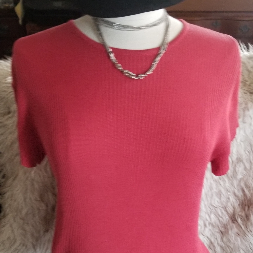 Short-sleeved ribbed top, size Large